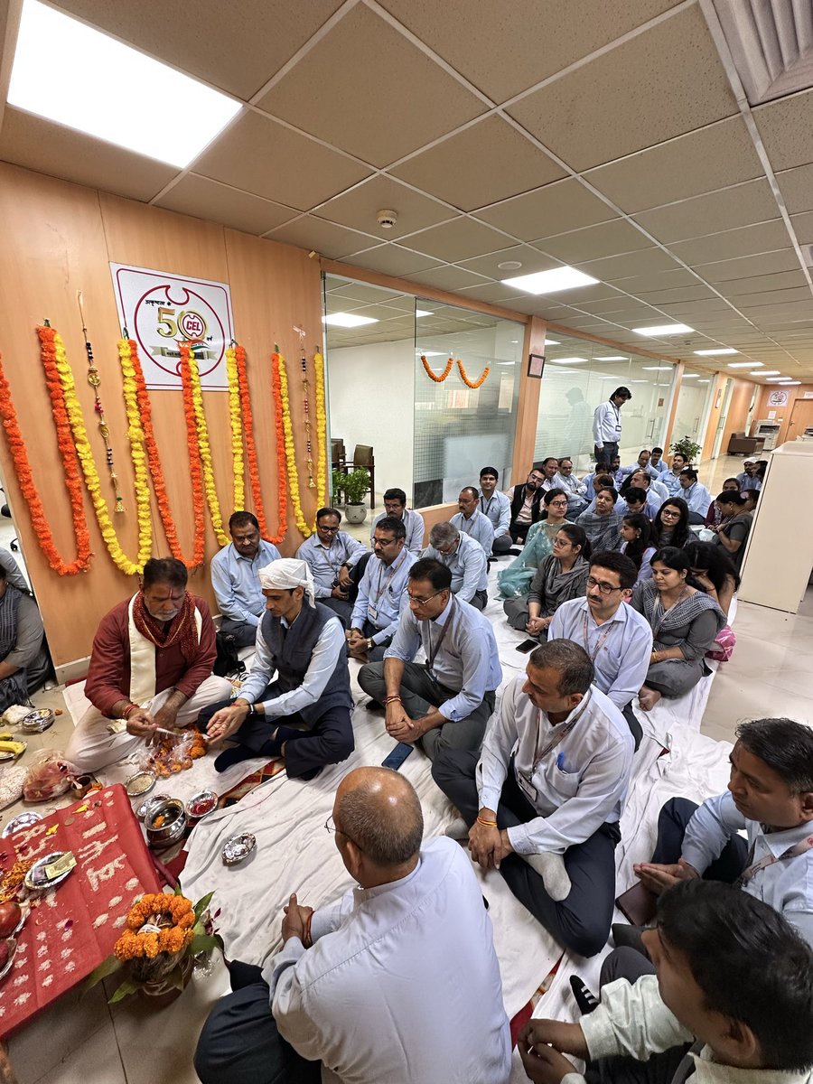 pankajKhanna30's tweet photo. आज CMD, @ChetanJain4572 के नेतृत्व में @celbharat , Finance Department में दीपावली पूजा का आयोजन किया गया। 🙏✨
माँ लक्ष्मी का स्मरण कर सभी ने CEL की निरंतर financial progress की कामना की। 💫
Production Divisions ने भी उत्साहपूर्वक भाग लिया। 🌸
@DrJitendraSingh @DrNKalaiselvi https://t.co/sdBHGyRTS8