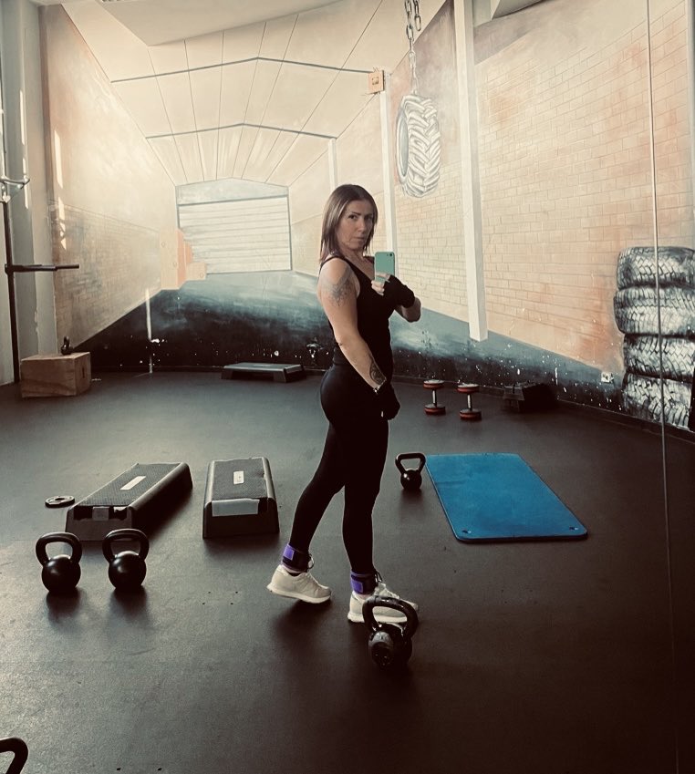 E comunque non ho mai mollato l’attività fisica anche quando mi hanno detto che dovevo riposare,  personalmente mi ha aiutato molto specialmente a non pensare… e poi mi sento più forte 💪🏻 Alimentazione e sport aiutano e tanto anche!!