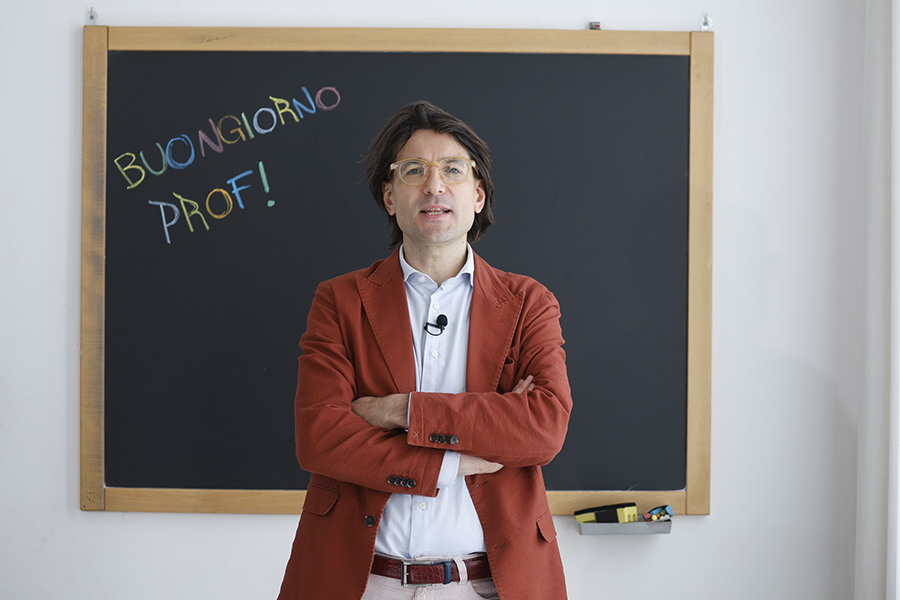 TV2000it's tweet photo. Domani #19ottobre alle ore 9.20 su #Tv2000 la nuova stagione di @proftv2000
🏫Nuova scuola: Istituto Sant’Apollinare di Roma
@diocesidiroma
👨🏫Nuovo prof: Pierluigi Pavone
10 anni di dialoghi con i ragazzi, che toccano anche quest'anno temi importanti come le #sfide del nostro tempo, le #guerre e i #social.
Tutti in classe!