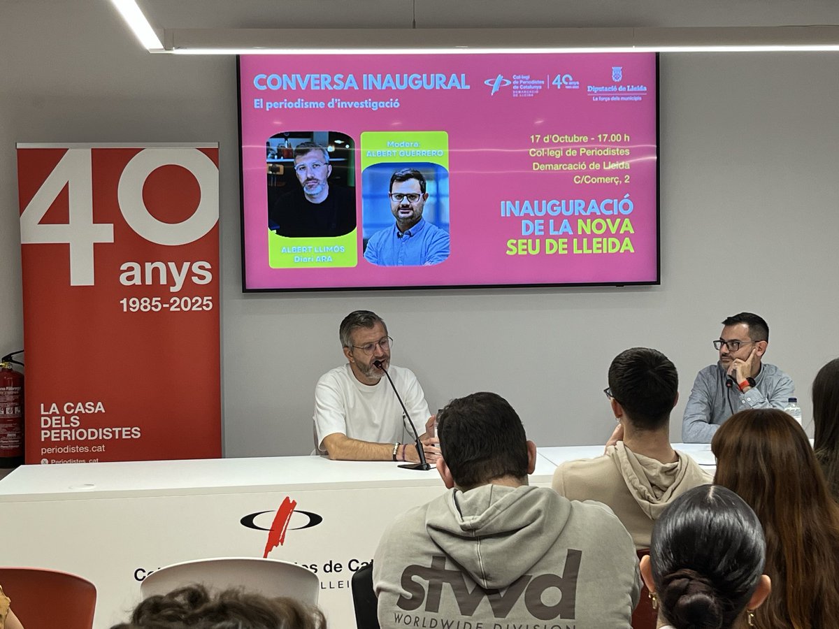 periodistes_cat's tweet image. Per cloure aquest día tan especial pel #CPCLleida ho fem de la mà del periodista @AlbertLlimos amb una conversa amb el periodista @AlbertGuerrer i com a públic tenim alumnes de 4t de la carrera Comunicació i Periodisme de la @UdL_info