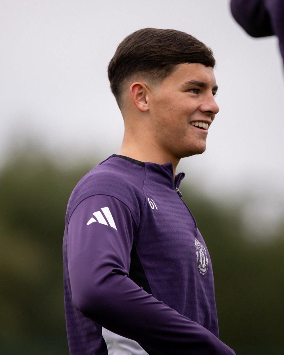 MUFCScoop's tweet photo. Shea Lacey in first team training today #MUFC https://t.co/WB8d3n4wT5