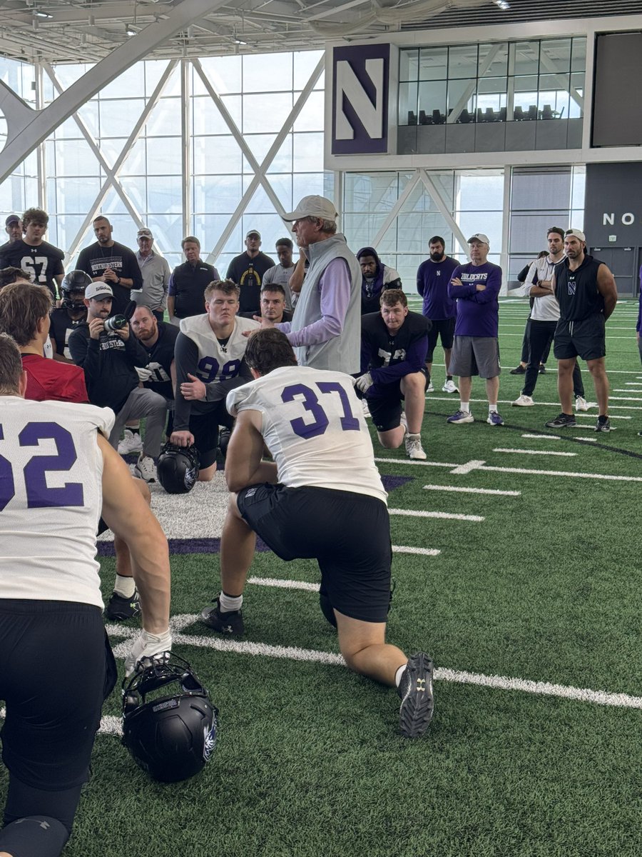 Welcome back Coach Barnett!!! <a href="/NUFBFamily/">Northwestern Football</a> 🟣⚪️ #expectvictory