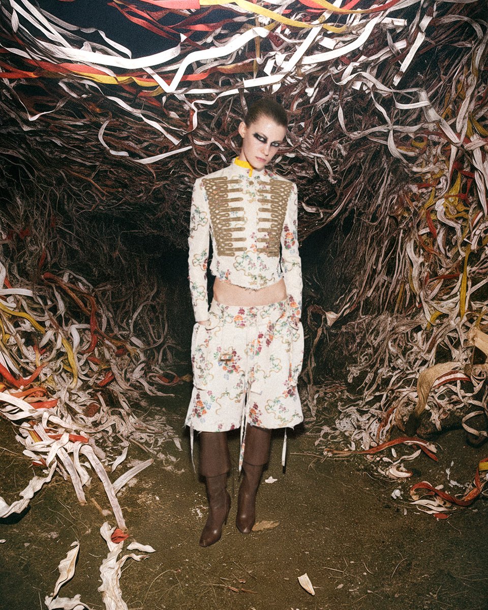 McQueen's tweet image. McQueen Spring Summer 2026 – contemporary tensions. Incendiary beauty amid nature and the urbane.
#McQueenSS26
AI Direction / Photography: Sam Finn @ Cartel and Co.
Technical Photographer: Will Grundy
This image was created using AI, however, the model’s image and McQueen…