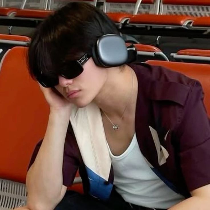 jesferiuxxz_'s tweet image. 𝙰𝚒𝚛𝚙𝚘𝚛𝚝 𝚌𝚛𝚞𝚜𝚑 .ᐟ ˏˋ°•*⁀➷

A #EstWilliam | #Williamest two part socmed au wherein;

William is going to London for the first time in his life. Nervous, he spills his coffee all over Est, his airport crush.