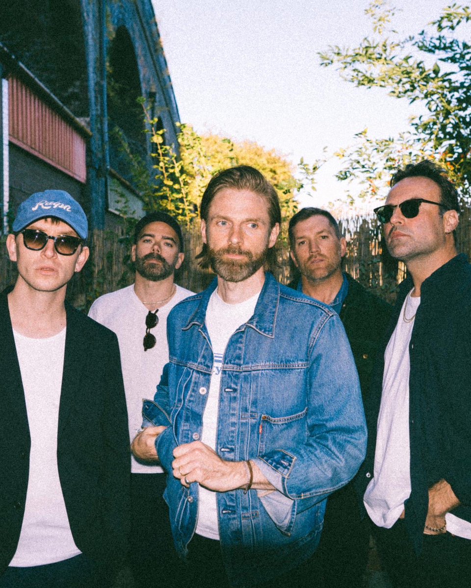 Thanks for all the love on the new single. Feels good to have it out in the world. A special shout out to these people for making it all happen…

Artwork: Nick Scott 
Video &amp; photo: Declan Creffield 
Mixed by: Lee Smith 
Mastered by: Simon Francis 

🔗 esh.lnk.to/comm