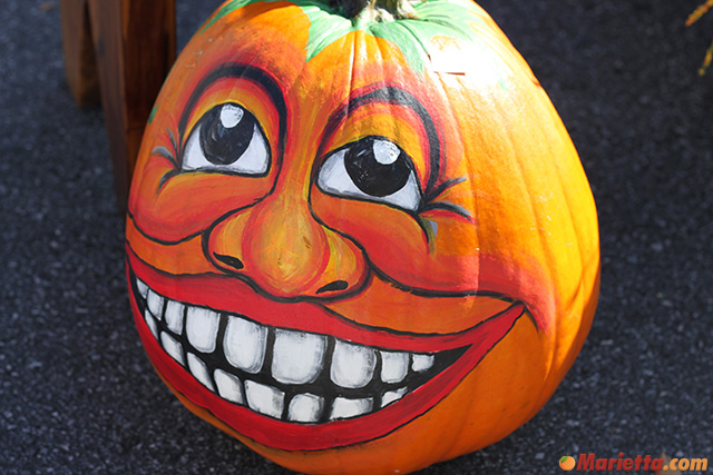 Tomorrow the weather is looking picture perfect for Marietta's annual 🌾 #harvestfest in Marietta square. Always loads of fun for the whole family. You can check out the schedule here. #fallfun marietta.com/harvestfest