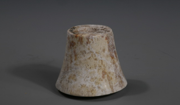 ch12348217630's tweet photo. Look at this small jade piece—a "Mao Kong End Ornament." It was once exquisitely inlaid atop a scepter. Imagine a leader holding it 5000 years ago... the authority! #MicroHistory #Liangzhu https://t.co/pLElWl5m5Y