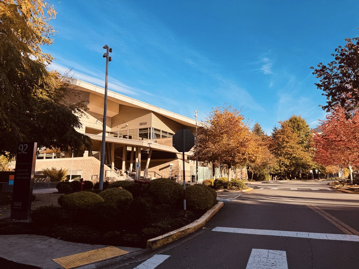 Brinkhoff_C's tweet image. 🍁 Fall at Microsoft Redmond. There’s something magical about autumn on campus during the GIVE campaign. Whether you're walking between buildings or grabbing a coffee at Commons, fall turns every moment into a postcard. #MicrosoftLife #RedmondCampus #FallVibes #TechInNature