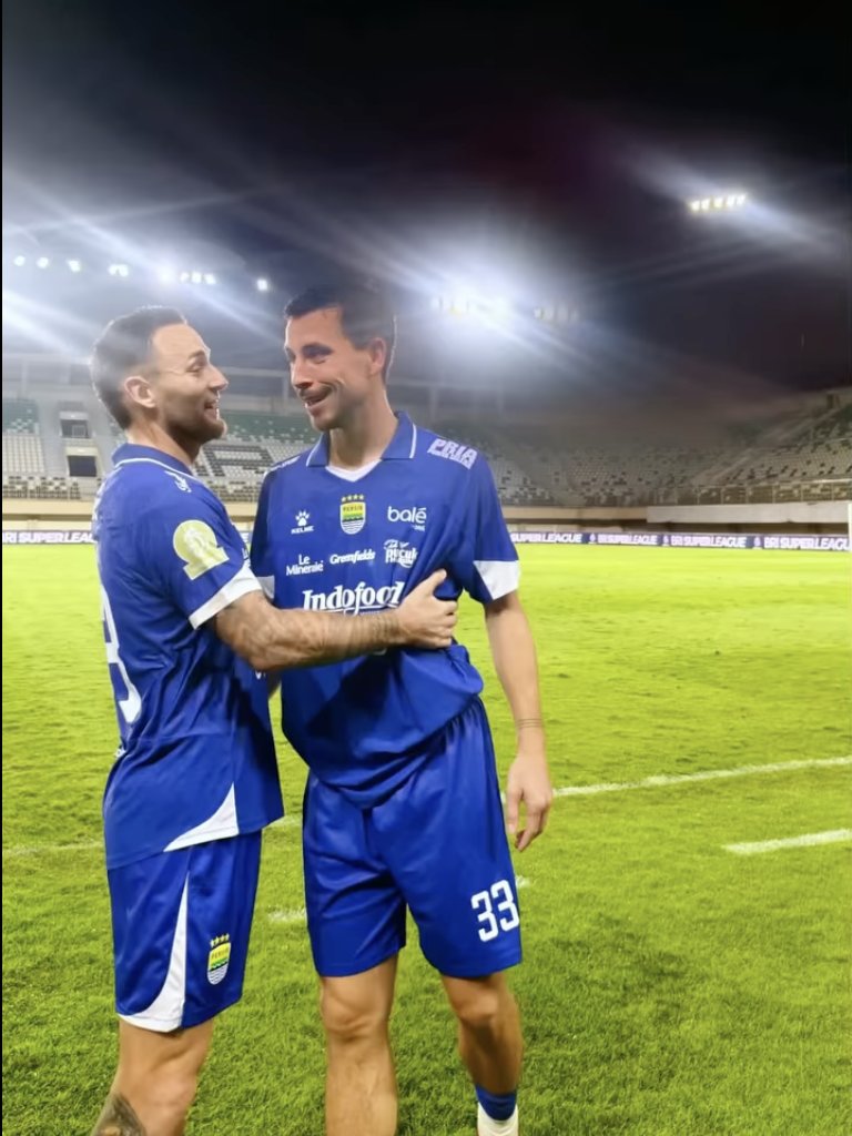 Thom Haye stats

Sea-splitting passes: 33
Team confidence boost: 100
Aura: Infinite