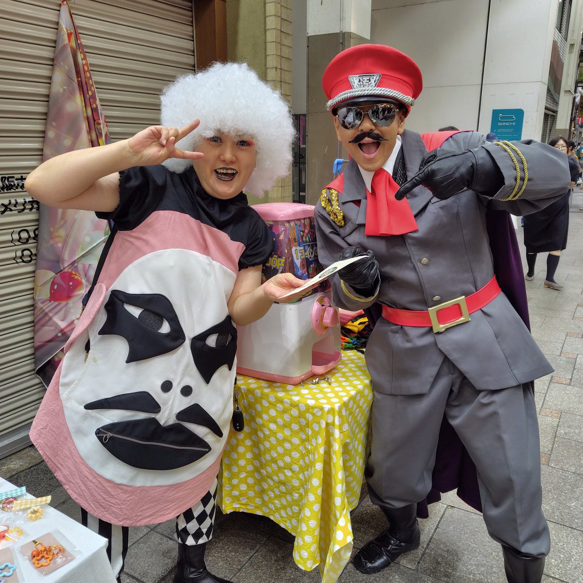 1234konomi's tweet photo. 今日の夜市
ブラックス将軍から
コスプレジャッジしてもらい
三ツ星★★★
頂きましたーーーーー

イエーい

明日も夜市
19時頃から22時まで
餅飯殿商店街に
✨️✨️ライト風船🎈屋
他羊毛屋✨️✨️
お待ちしておりますーー https://t.co/dcPwqVYhpO