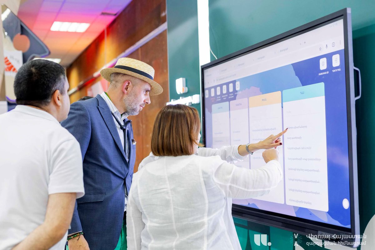 petr_piruncik's tweet image. Honored to visit the Visual Armenia booth at #DigiTec2025! 🇨🇿🇦🇲 I explored Brainograph EdTech — an innovative way for Armenian students to discover Czechia and its history through visual learning. Grateful for the warm welcome and inspiring exchange! ✨ 
#EdTech #visualarmenia