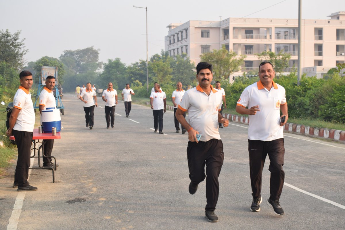 फिट रहो, सुरक्षित रहो!
8वीं NDRF बटालियन ने Fit India Movement के तहत फिटनेस गतिविधियाँ आयोजित कीं।
स्वस्थ  शरीर, मजबूत राष्ट्र!
#FitIndiaMovement #NDRF #स्वस्थ_भारत #8thBnNDRF