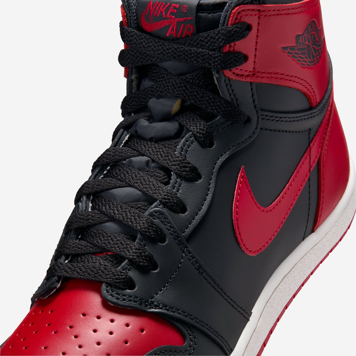 JustFreshKicks's tweet image. Air Jordan 1 High 85 SP "Bred" official images loaded ๐น๐
๐๏ธ October 18th
๐ฐ $255
