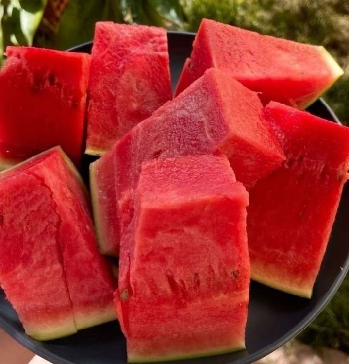 Sm1ley__Girl's tweet photo. Good night 

Do you like watermelon https://t.co/ntMHpqmg7j