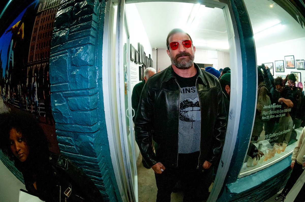 coan_henry's tweet image. This is my opportunity to remind everyone that Andrew Huberman was a writer for thrasher mag before becoming a neuroscientist.

You can just do things.