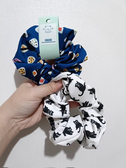 Hi INA PLIIs! I'll be chaperoning my friend from Australia tomorrow (GET HER CUTE STAMP!) I don't have Plave themed freebies but since it's gonna be hot I'm giving away some handmade scrunchies #2025_Dash_Quantum_Leap_in_Jakarta #AsterumToTerraJKT #2025_PLAVE_Asia_Tour