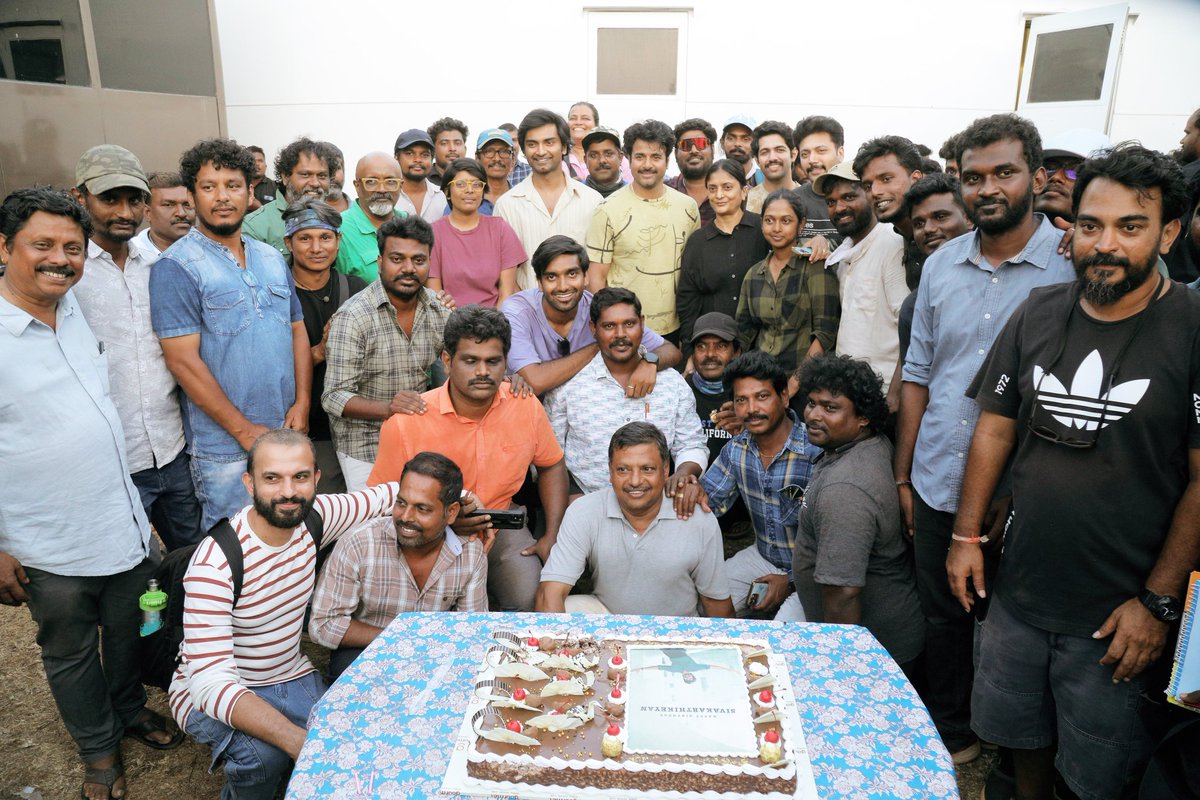 SKFC_Kerala's tweet image. #Parasakthi Shoot Wrapped 💥 the blast big screen on January 14th 2026 💥

#ParasakthiPongal #ParasakthiJan14th 

@Siva_Kartikeyan @Sudha_Kongara @iam_RaviMohan @Atharvaamurali @sreeleela14 @gvprakash @DawnPicturesOff @RedGiantMovies_