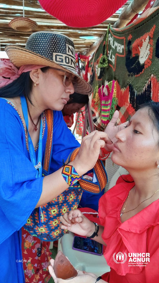 AcnurColombia's tweet photo. 📍En Uribia, en el marco del Día de la Resistencia Indígena, la comunidad Wayuu del asentamiento El Aeropuerto conmemoró, a través de diversas expresiones culturales, su lucha por la pervivencia como pueblo étnico, honrando sus raíces y la fuerza que mantiene viva su identidad. https://t.co/PfeaLIJtoK