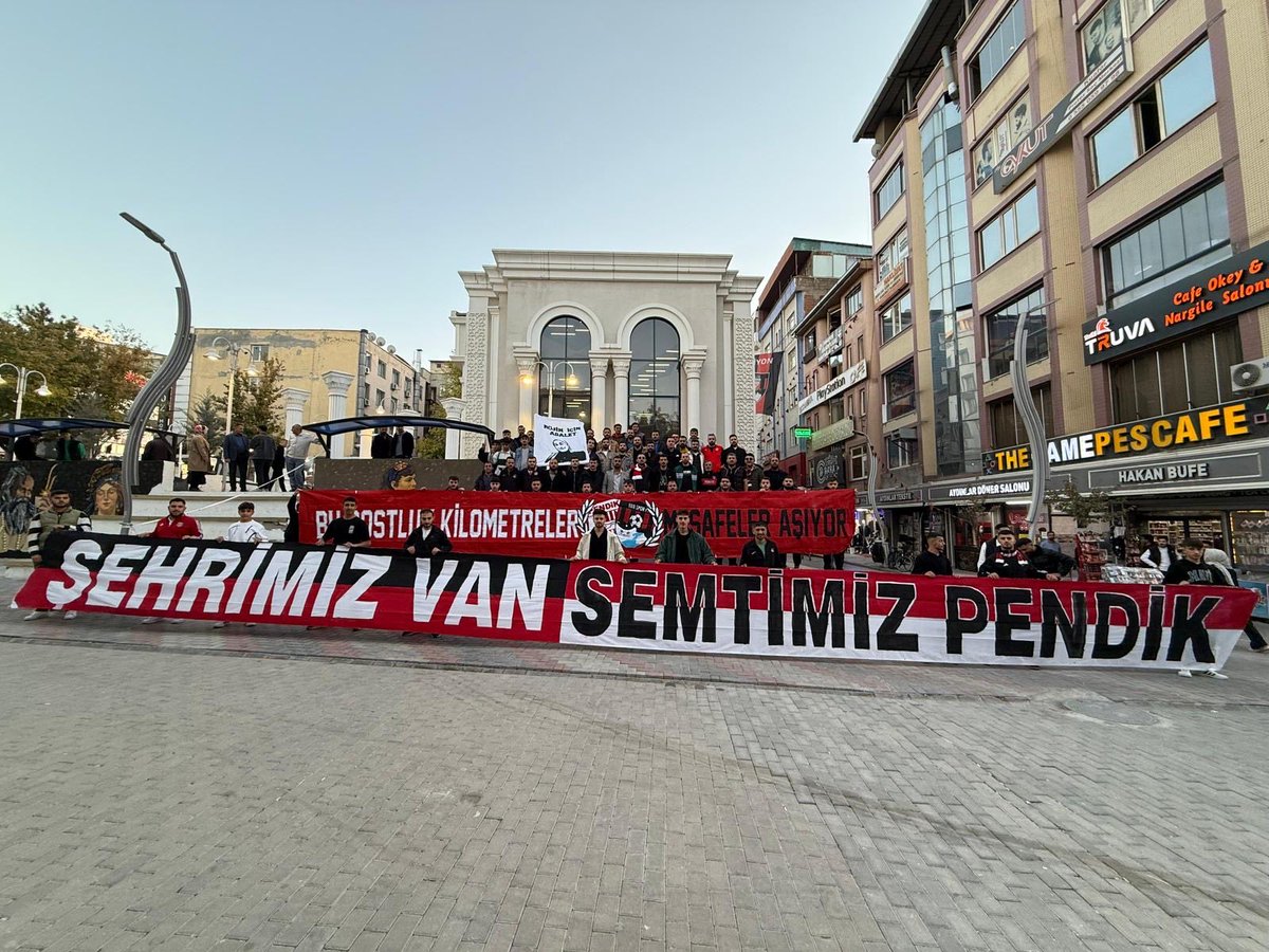 Pendik’ten gelen dostlarımızla beraber sanat sokağında Rojin için Adalet çağrısında bulunduk. 

#RojinİçinAdalet