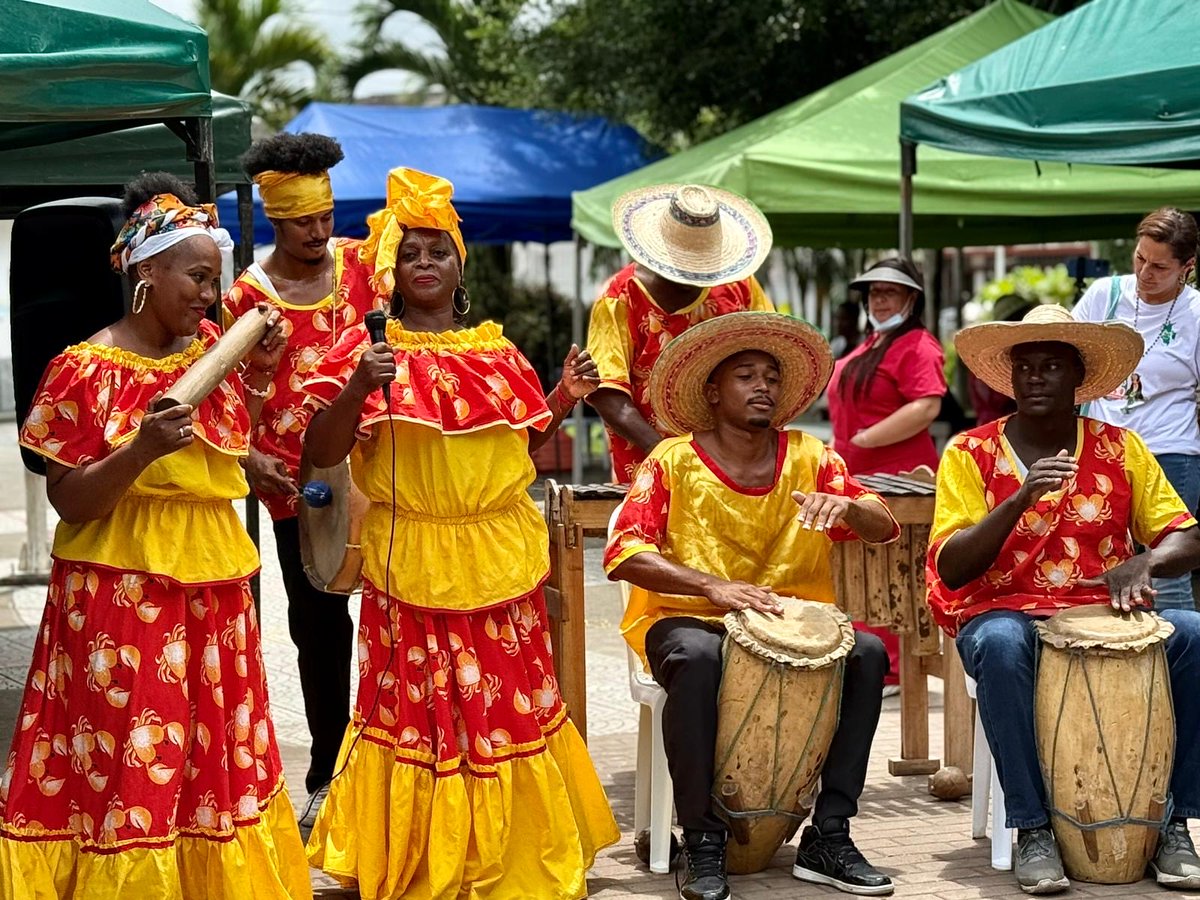 MisionONUCol's tweet photo. #Nariño | En el marco del Día de las #MujeresRurales celebramos su resiliencia y rol transformador desde cada rincón de la Costa Pacífica junto a @distritotumaco, @ONUMujeresCol y colectivos de lideresas y defensoras negras, afros, indígenas y campesinas en #Tumaco. 🧵 https://t.co/kYiUGtIsAy