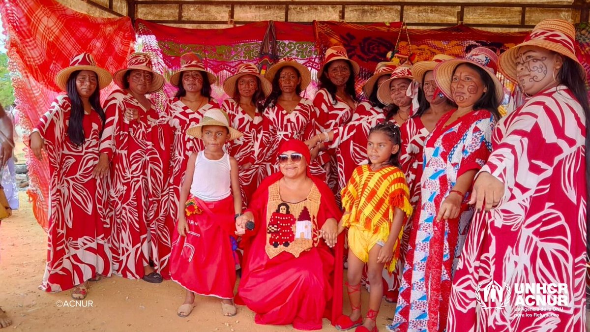 AcnurColombia's tweet photo. 📍En Uribia, en el marco del Día de la Resistencia Indígena, la comunidad Wayuu del asentamiento El Aeropuerto conmemoró, a través de diversas expresiones culturales, su lucha por la pervivencia como pueblo étnico, honrando sus raíces y la fuerza que mantiene viva su identidad. https://t.co/PfeaLIJtoK