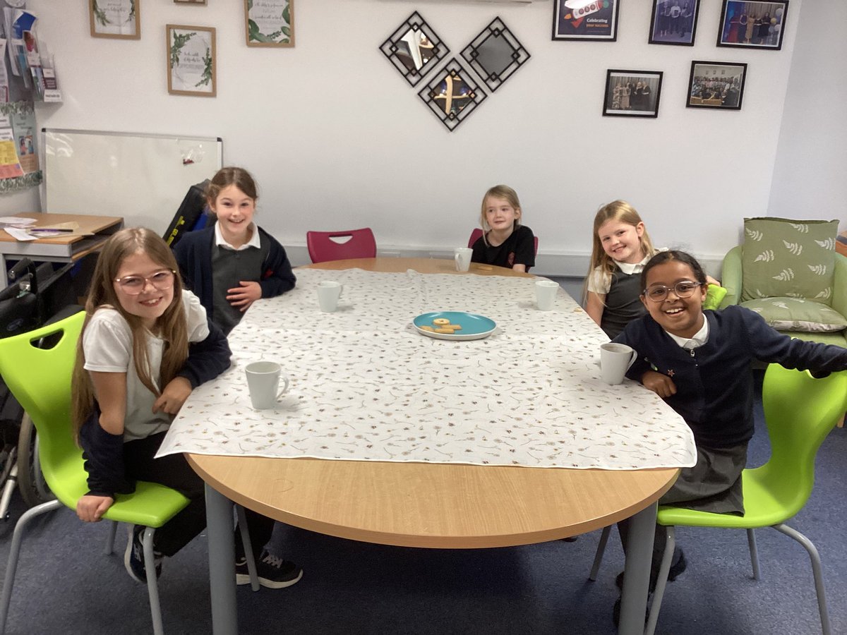 CroxbyPrimary's tweet image. Congratulations to these hard workers who have also impressed their teachers by aiming high and demonstrating kindness. Hope you enjoyed your end of week hot chocolate treat. #teamcroxby #schoolvalues