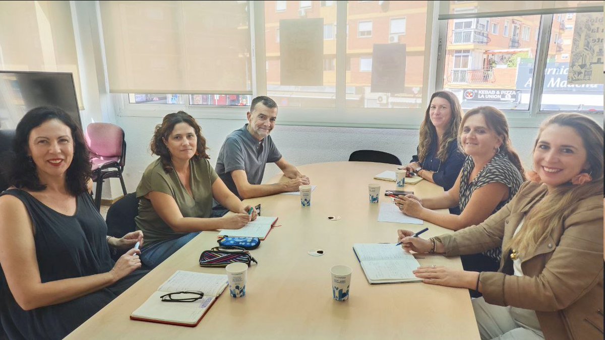 Reforzando la cooperación entre las izquierdas, nos reunimos con <a href="/SomComuns/">Comuns</a> para abordar los retos de la legislatura y la necesaria convergencia de frente amplio para las próximas elecciones generales.

Unidad, diálogo y compromiso para seguir avanzando ✊