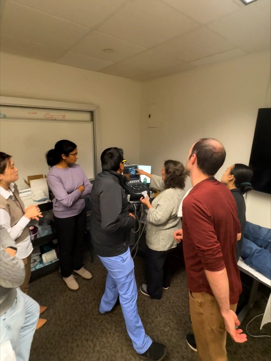 PittIMChiefs's tweet photo. When you have THAT many interests groups in one program, you can team up for some #MedEd fun! Our growing endocrinology interest group held the first-ever thyroid ultrasound workshop with #POCUS attendings! 
#LifeChangingResidency https://t.co/AkTYiI4Akj