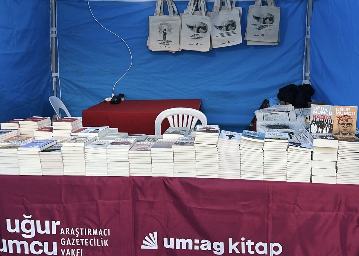umagyayin's tweet photo. 📚 1. Balıkesir Kitap Fuarı’ndayız

@balikesirbld tarafından bu yıl ilk kez düzenlenen Balıkesir Kitap Fuarı, 17–26 Ekim tarihleri arasında okurlarla buluşuyor.

Uğur Mumcu’nun eserleri ve um:ag Yayınları’nın seçkin kitaplarını incelemek için standımıza tüm okurlarımızı bekleriz. https://t.co/rDWwZNd9ME