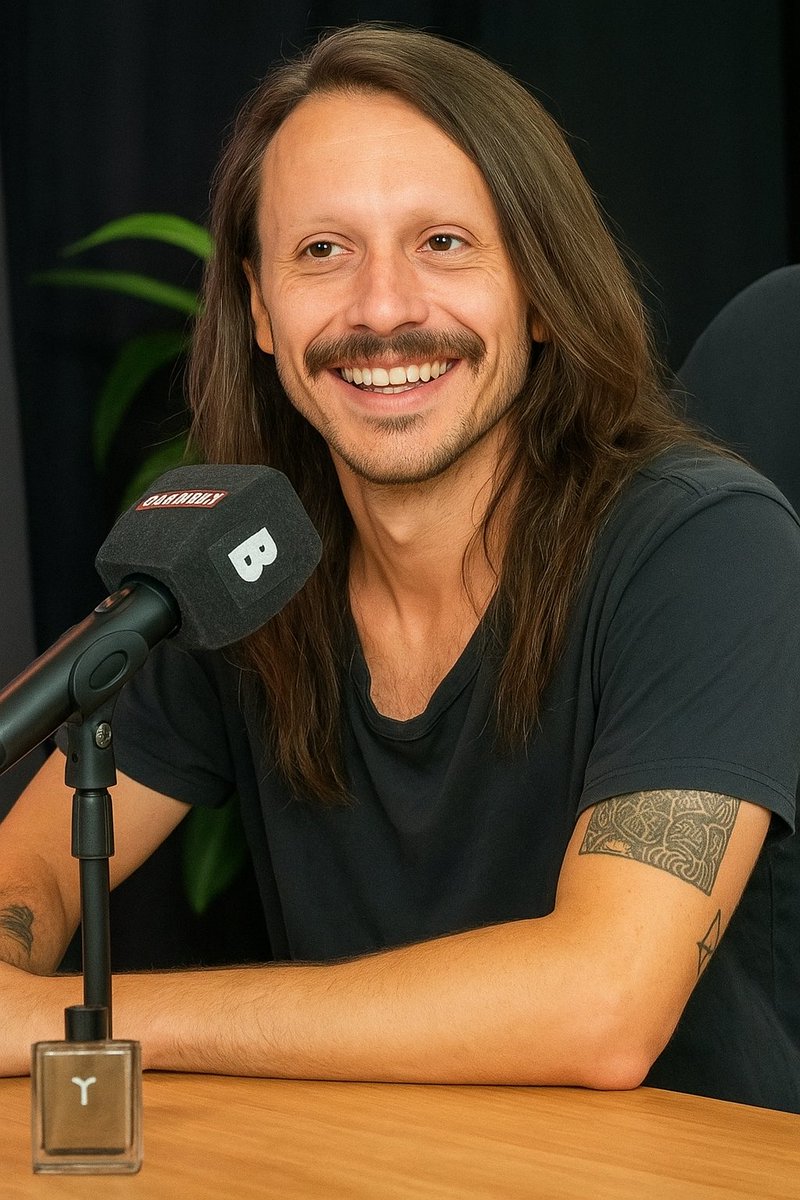 GiannaD's tweet photo. @NavajaCrimen fíjate que bien quedarías sin pelo, nada solo digo para que no te saques las cejas https://t.co/05Glml0w8A