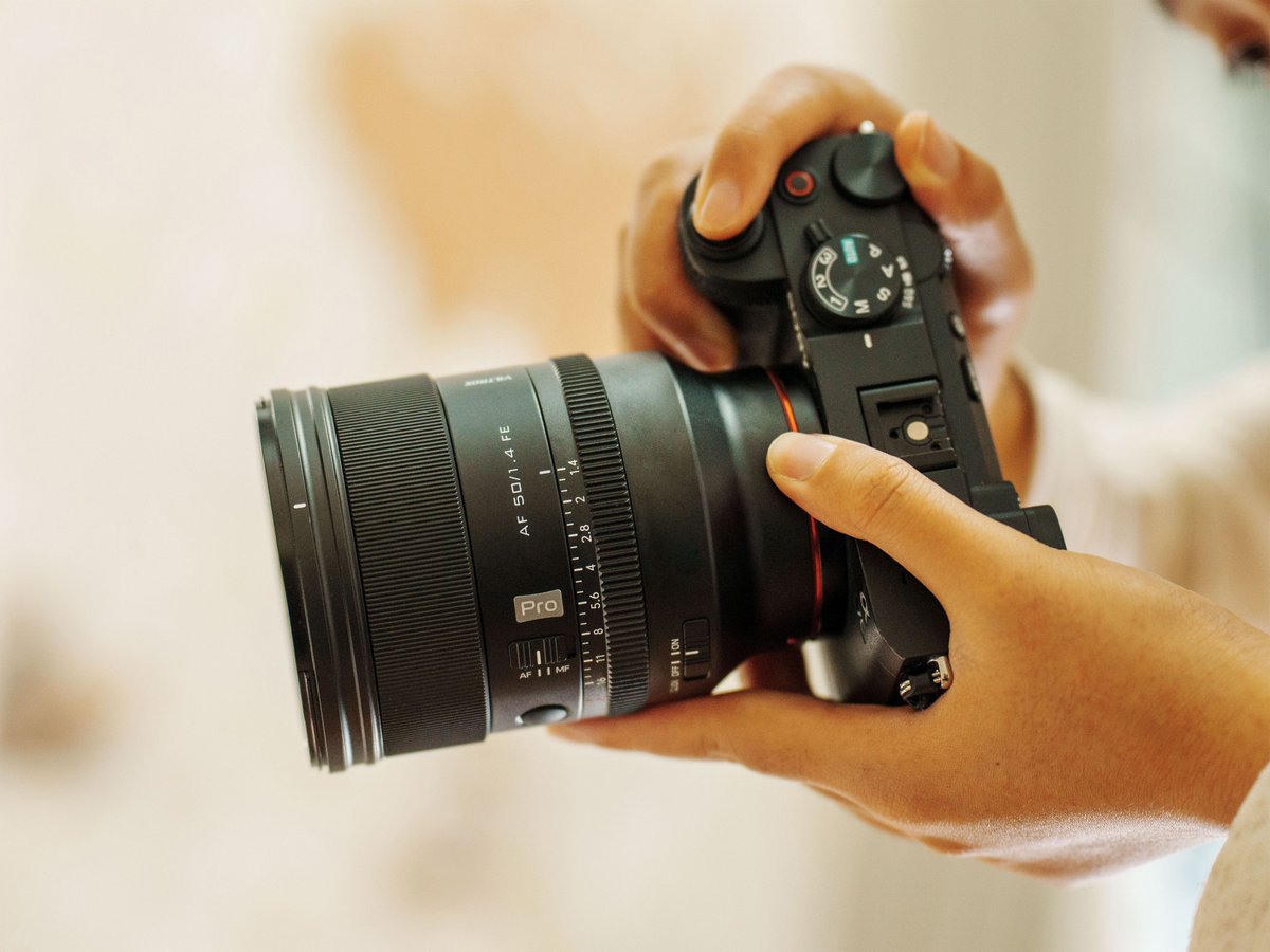 DPReview tweet media