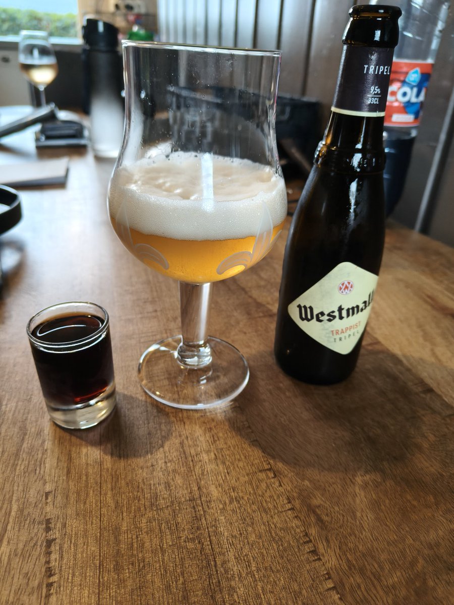 WBrooymans's tweet image. Ik doe mee met een tripel westmalle en een jagermeister ernaast. #goedweekend