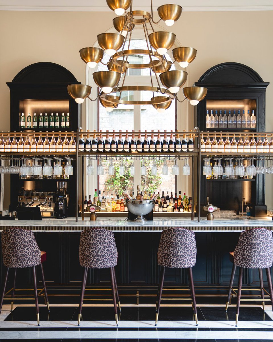haymansgin's tweet photo. Going to a London West End Show this season? Enjoy a Hayman's cocktail in any of LW Theatres’ venues! #haymansgin #lwtheatres https://t.co/oSbnukqLnM