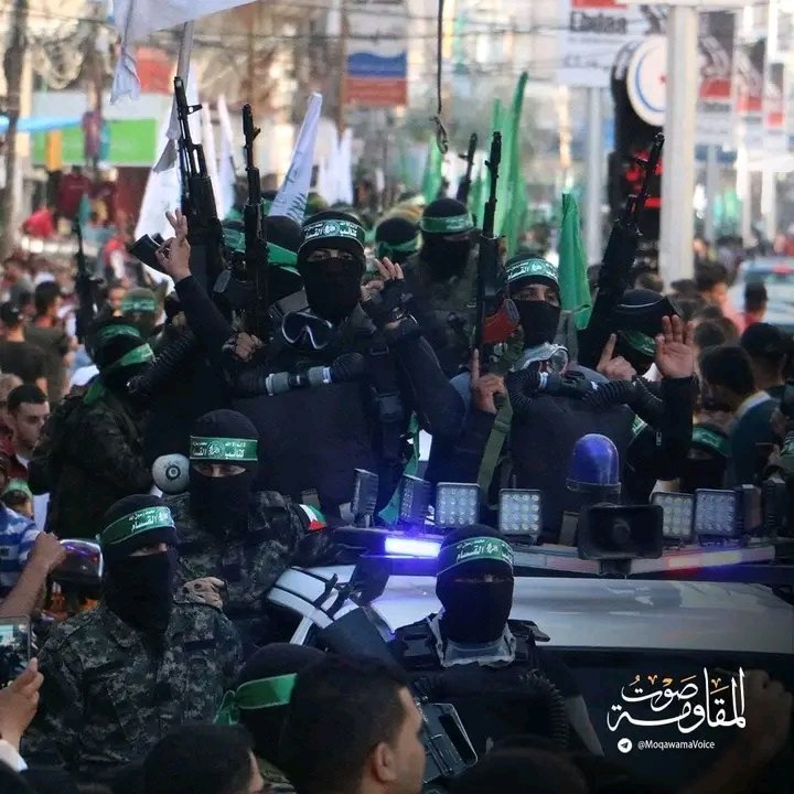 جئنا لكم  من أرضِنا وسمائِنا 
منْ لجِّ بحرٍ صادحين مكبرين ..
