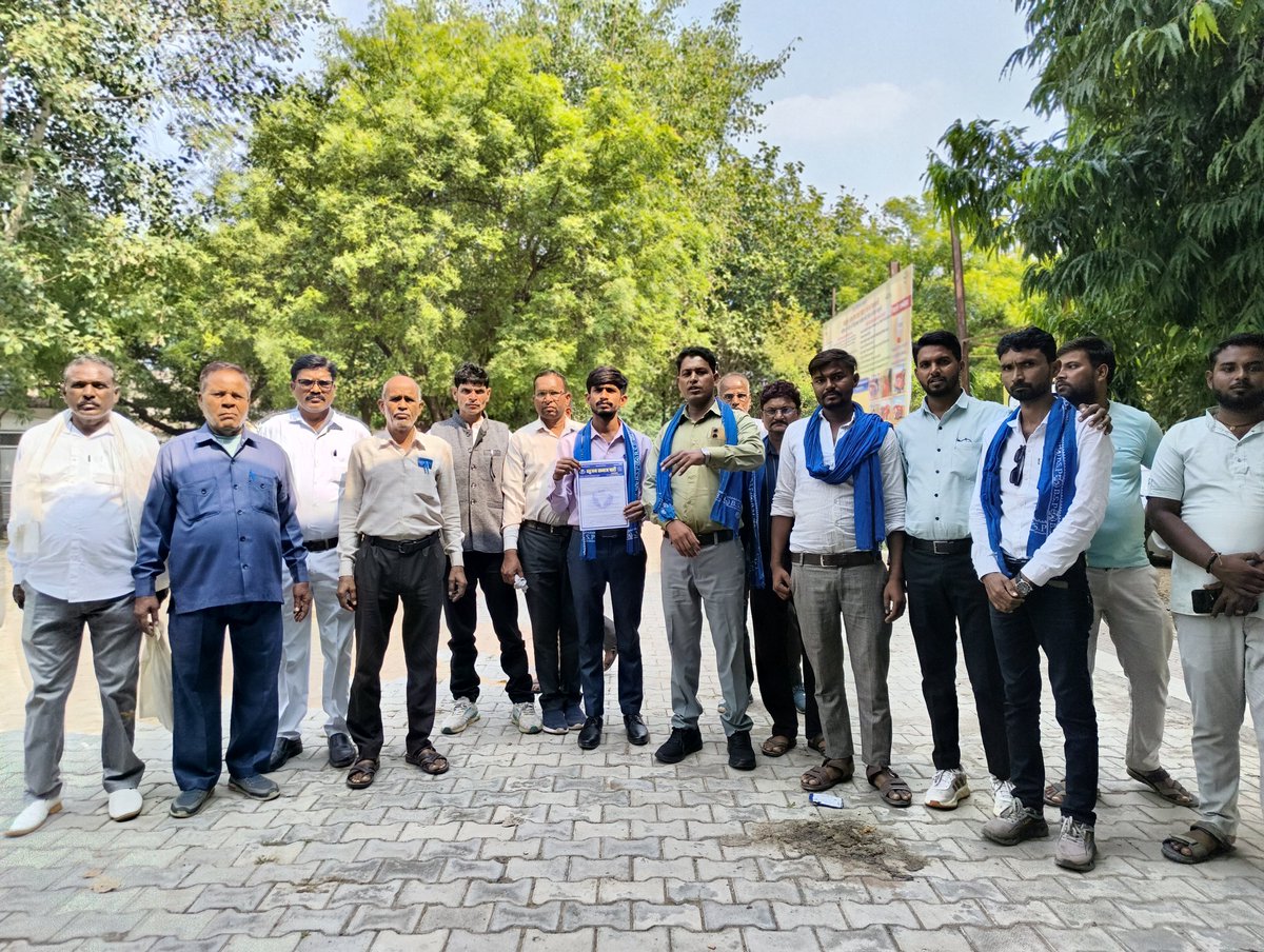 मीडिया लोकतंत्र का चौथा स्तंभ है,फिर भी आजादी के इतने वर्षों बाद भी मीडिया के द्वारा एक समुदाय को इस प्रकार से अपमानित करना गलत है,निंदनीय है,इस खबर से पूरे प्रदेश की अनुसूचित जाति समुदाय में अपमान की ठेस है।महोदय <a href="/dmjhansi1/">DM Jhansi</a> कार्यवाही करने की कृपा करे। 
<a href="/Mayawati/">Mayawati</a> <a href="/AnandAkash_BSP/">Akash Anand</a>