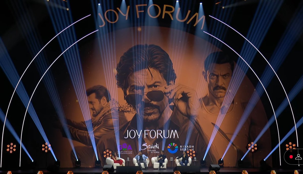 itxcheemrag's tweet image. No matter where he goes, he’s the main man.. always the main man 😎

#ShahRukhKhan