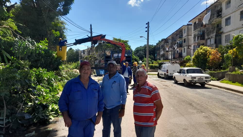 Son incansables los trabajadores de <a href="/ETECSA_Cuba/">ETECSA</a> en #Cienfuegos, Reparto Pueblo Griffo
Foto: <a href="/alexeycuba746/">alexey martinez</a>
