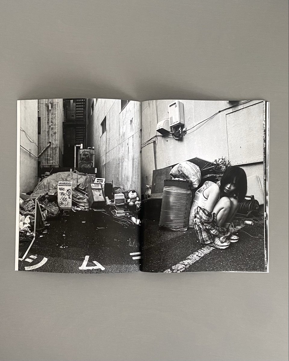 🇬🇧Pre-release Announced🇬🇧

I was in charge of the photography for Vol. 05 of the photography magazine "KaneKane," published by uhm publishing, a London-based publishing label in the UK!

It's 34 A4 pages in total! I shot it all!

The UK release won't be available until then, but