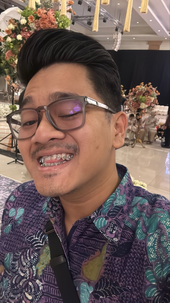 hinggilraka's tweet photo. Behel, peninggi gigitan, cabut 2 gigi. Kalo ga kurus makan lo banyak nggil aso https://t.co/j1jdXeI0p0