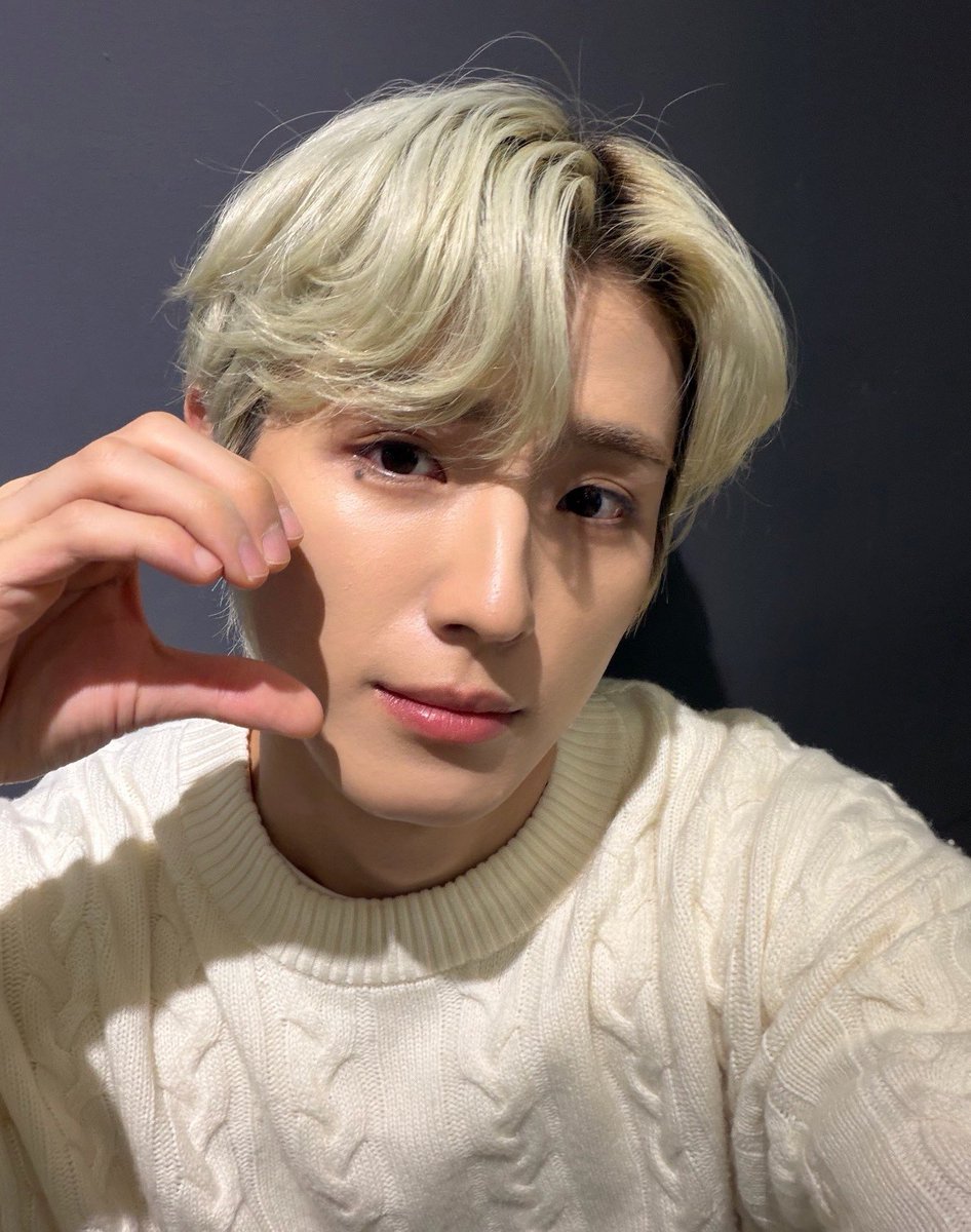 lovhee_dovey's tweet image. [251017] Yonghee on fromm 📸

#CIX #YONGHEE #씨아이엑스 #용희