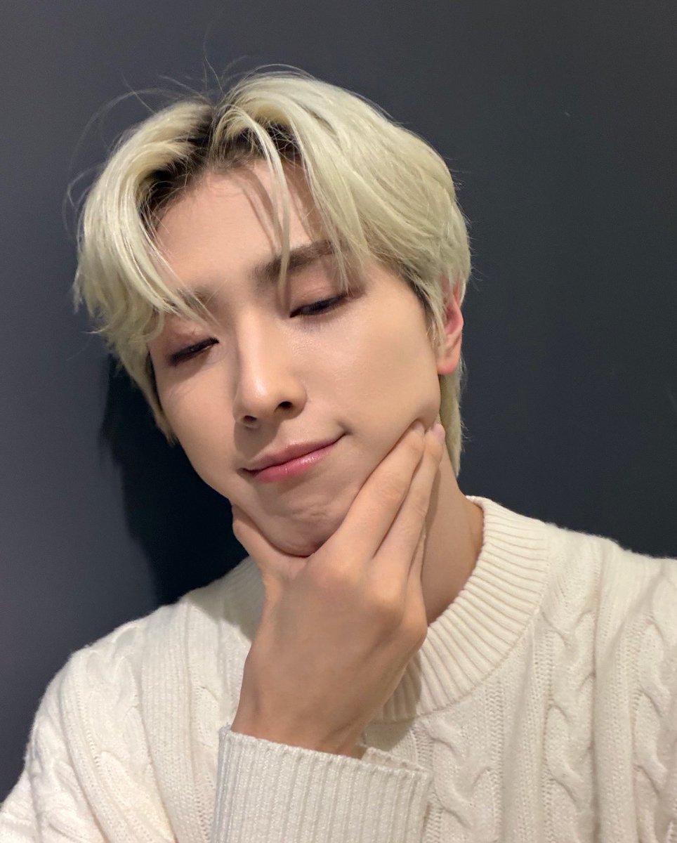 lovhee_dovey's tweet image. [251017] Yonghee on fromm 📸

#CIX #YONGHEE #씨아이엑스 #용희