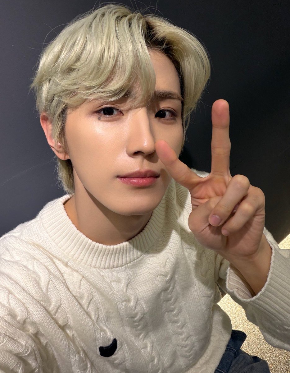 lovhee_dovey's tweet image. [251017] Yonghee on fromm 📸

#CIX #YONGHEE #씨아이엑스 #용희