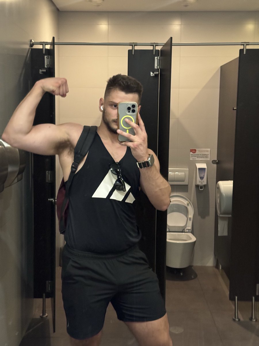 P4rtTimeSlut's tweet photo. Arm day went crazy today 😮‍💨 https://t.co/6JXrnovilp