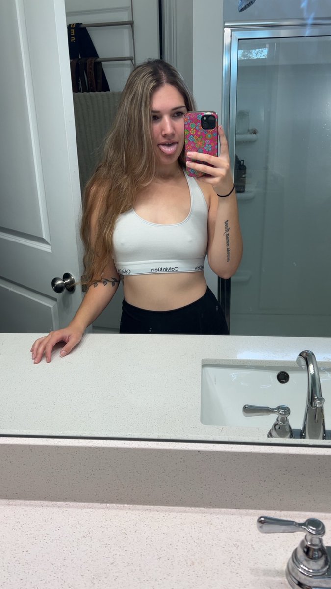 Serena___13's tweet photo. good morning ☀️☀️#truckgirl #milf #hot #ass #porn #pussy #titties #of #ofgirl #findom #petite #brunette #blonde #goonette #domme #sub https://t.co/U6TRKjYDSn