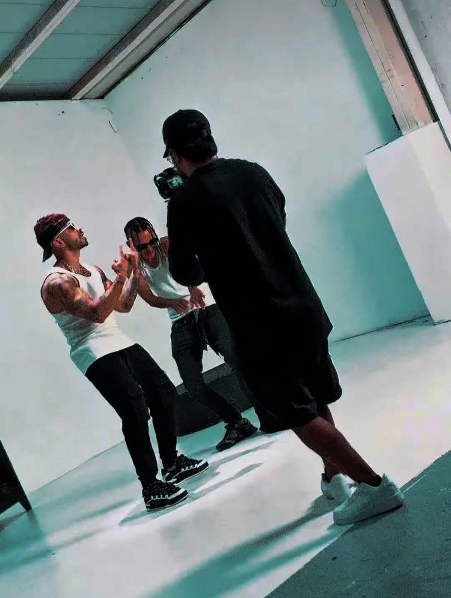 Nos vemos hoy viernes 17 de Octubre a las 11:11am México,  12:11pm. Colombia.  Acompáñanos, te va a encantar...!!! 🎉🎊🎙❤️