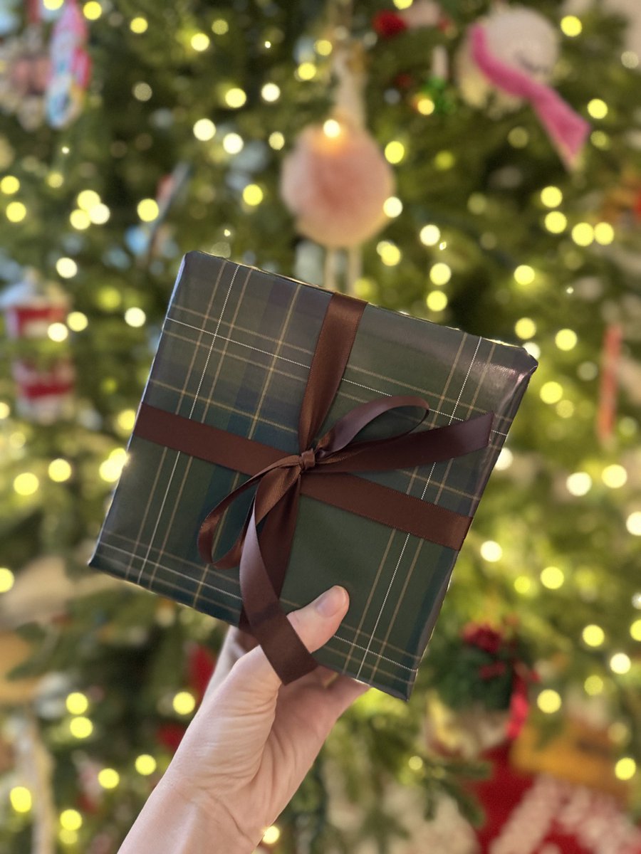 alyssak_ugc's tweet photo. Setting up Christmas this weekend for a campaign🎄

If you’re a home brand or brand looking for some holiday content— let’s connect!

💼- https://t.co/Nsms8KXkyW
📧: hello@alyssaknightstudio.com

#ugc #ugccreator #canadaugc #contentcreator https://t.co/syeMAKr0j0