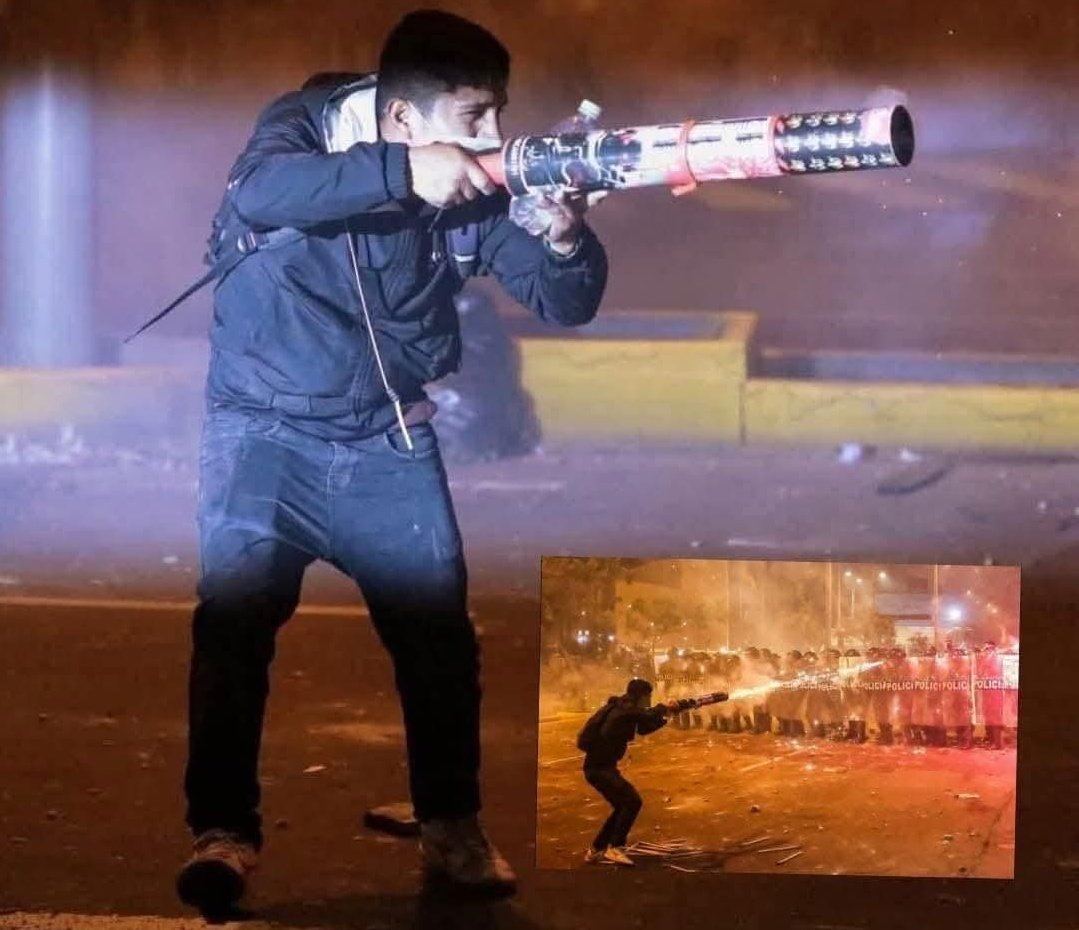 cesar_qnte's tweet photo. No sean mal pensados, es una pistola de agua 🔫, de esas que se utilizan para los carnavales cajamarquinos.

Atte.
Club de Caviares, amos de la Generación Z.
#QNTE https://t.co/LaZCFCTRYf