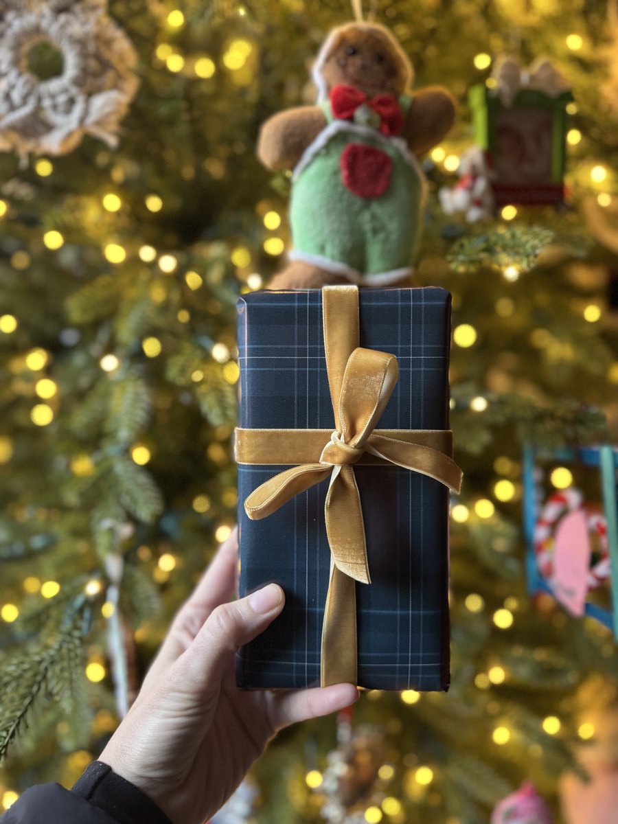 alyssak_ugc's tweet photo. Setting up Christmas this weekend for a campaign🎄

If you’re a home brand or brand looking for some holiday content— let’s connect!

💼- https://t.co/Nsms8KXkyW
📧: hello@alyssaknightstudio.com

#ugc #ugccreator #canadaugc #contentcreator https://t.co/syeMAKr0j0