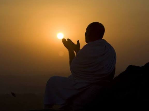 #ثريد 
دعائي لا يُستَجاب !
ثريد يشرح ليش أحياناً نحس إن الله ما استجاب لنا، ومتى يكون الدعاء فعلاً مُستجاب، وكيف نعيش يقين “إن الله يسمعني حتى لو تأخر جوابه” 🍃