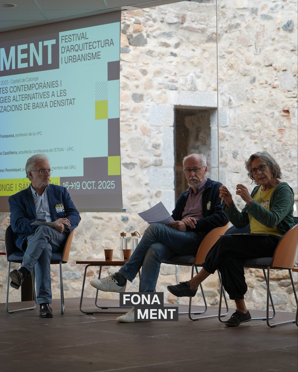 fonamentfest's tweet photo. Taula rodona sobre propostes contemporànies i estratègies alternatives a les urbanitzacions de baixa densitat. 

#fonamentfestival #arquitectura #urbanisme #calongeisantantoni #empordà #costabrava #girona #catalunyaexperience https://t.co/6Z0wvGNN18